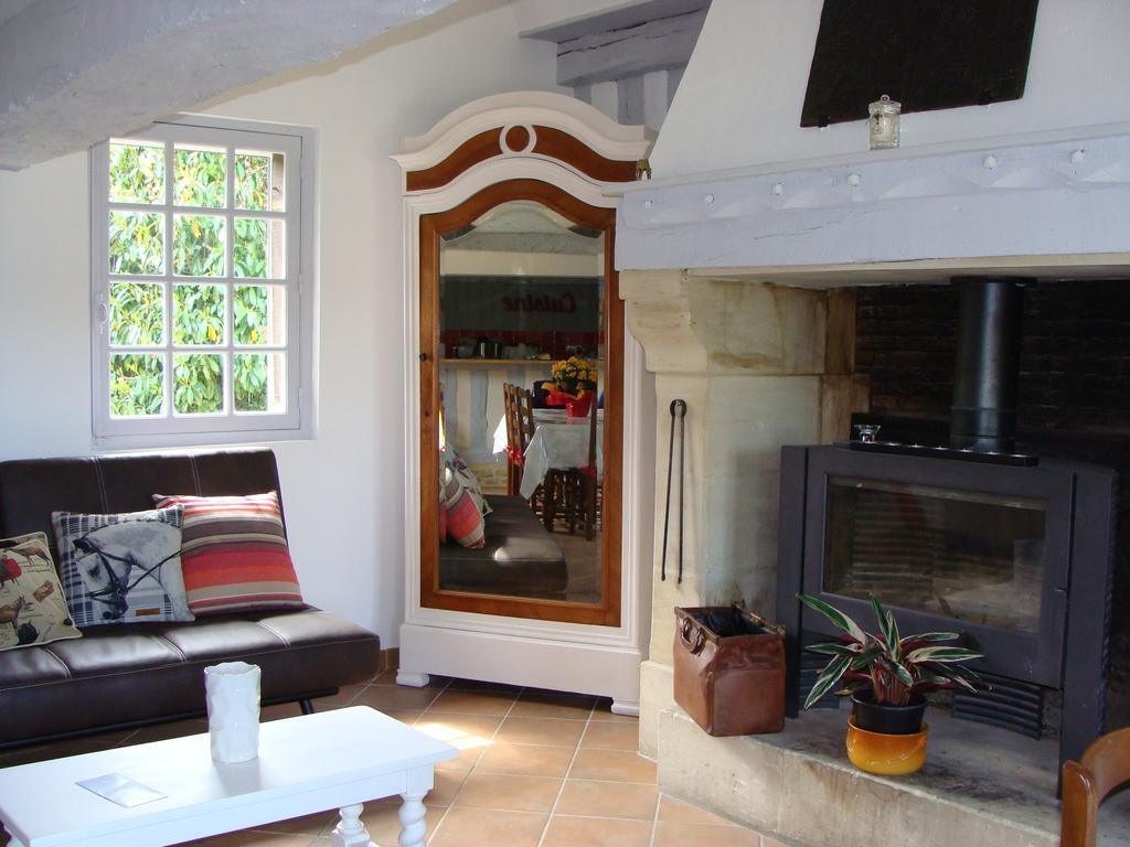 Bed and Breakfast Le Vieux Castel Goustranville Exterior foto