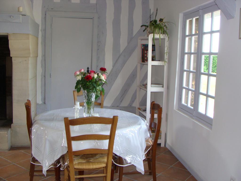 Bed and Breakfast Le Vieux Castel Goustranville Exterior foto