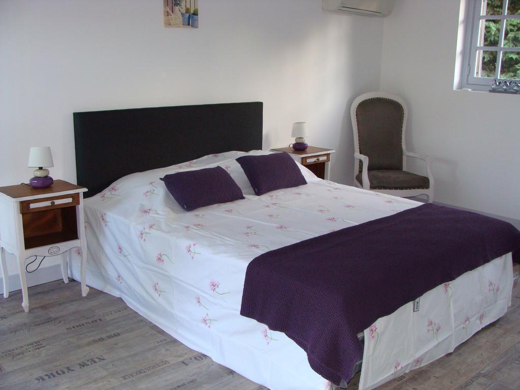 Bed and Breakfast Le Vieux Castel Goustranville Zimmer foto