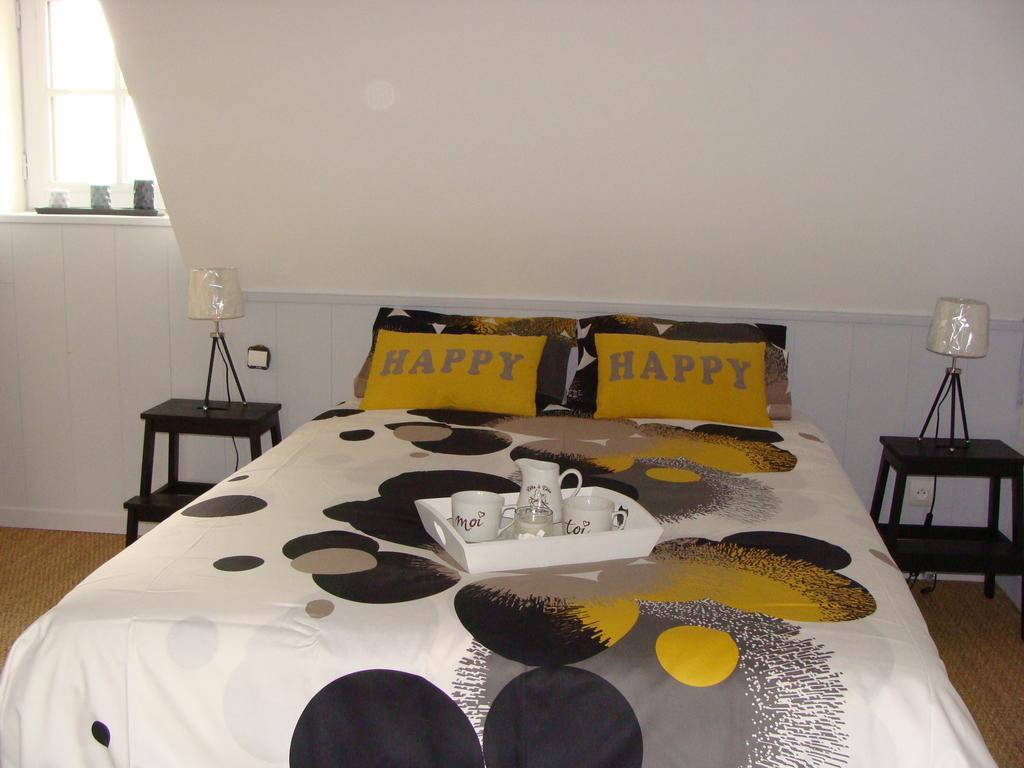 Bed and Breakfast Le Vieux Castel Goustranville Zimmer foto