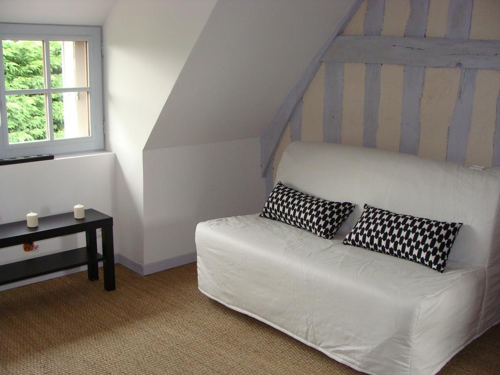 Bed and Breakfast Le Vieux Castel Goustranville Zimmer foto