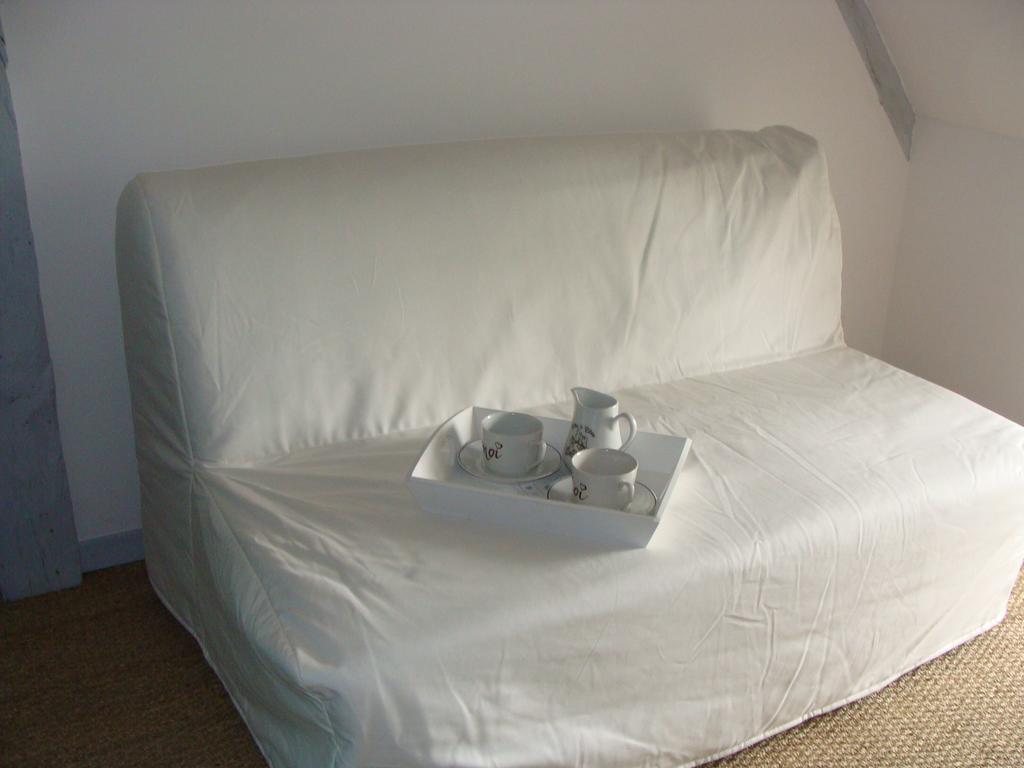 Bed and Breakfast Le Vieux Castel Goustranville Zimmer foto