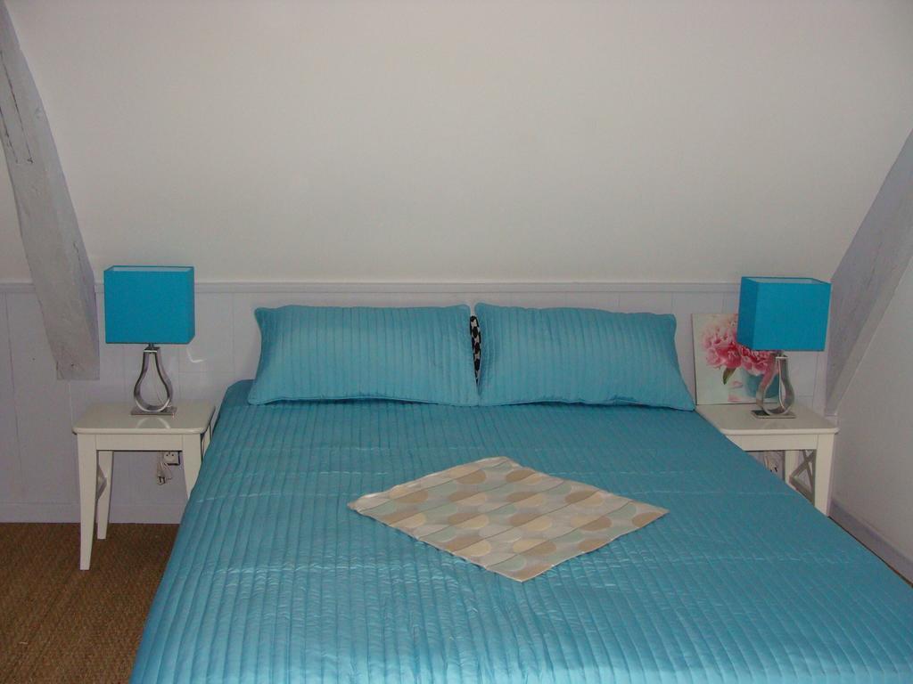 Bed and Breakfast Le Vieux Castel Goustranville Zimmer foto