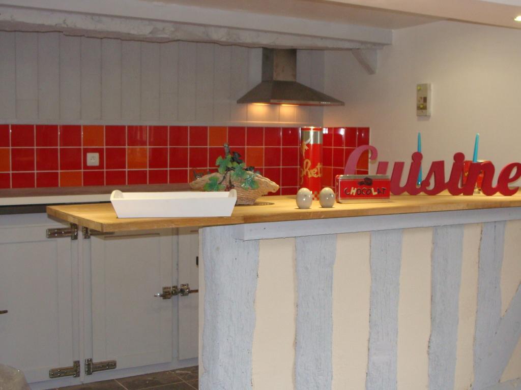 Bed and Breakfast Le Vieux Castel Goustranville Exterior foto