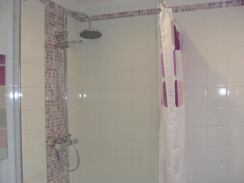 Bed and Breakfast Le Vieux Castel Goustranville Exterior foto